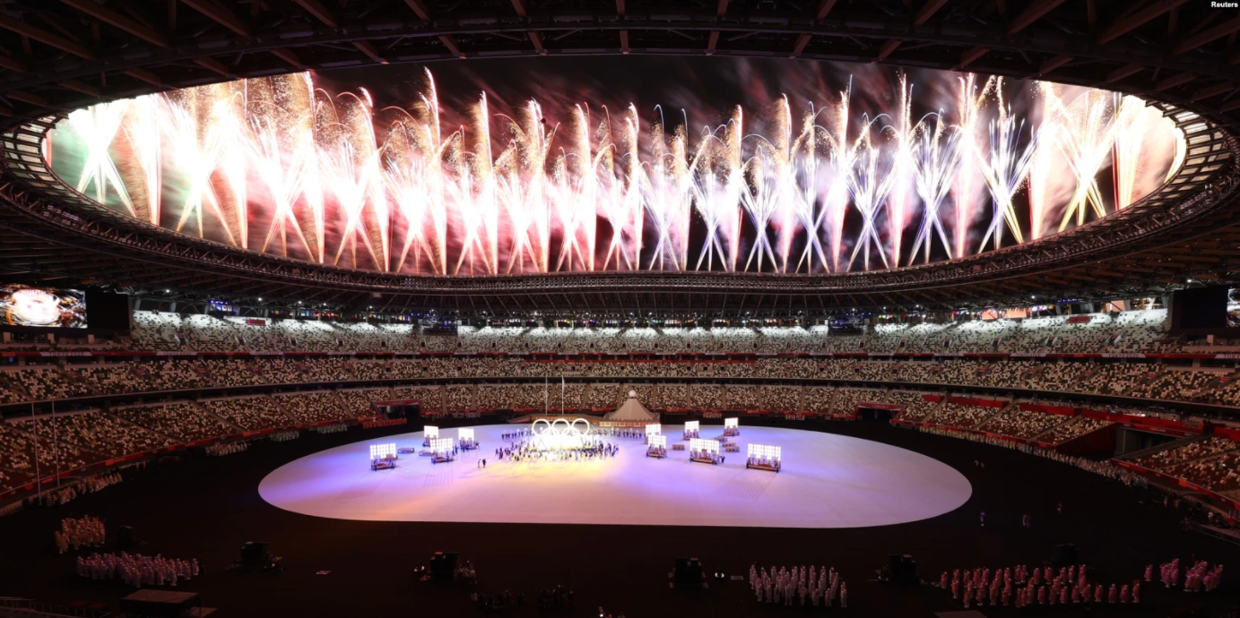  Lojrat e pazakonta Olimpike fillojnë me një ceremoni me distancim fizik