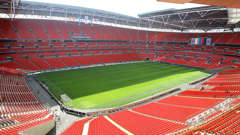  Historiku i stadiumit Wembley, shtëpia e finaleve evropiane