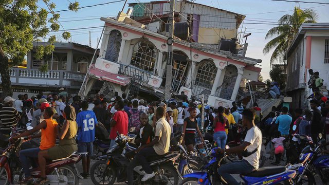  Haiti, rreth 1.300 viktima nga tërmeti katastrofik e mijëra të plagosur