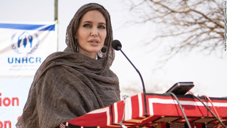  Angelina Jolie hap Instagram dhe postimi i parë bëhet viral – Letra e vajzës afgane