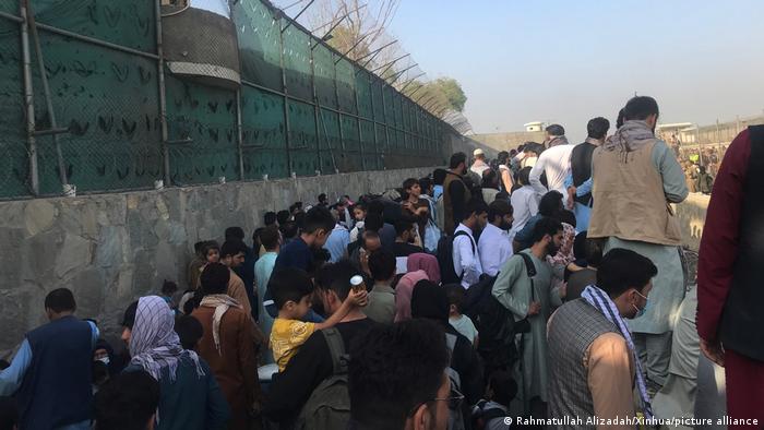  Frika nga atentatet rritet – Shkëmbim zjarri në aeroportin e Kabulit