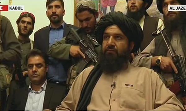  Komandanti i talibanëve në  konferencë: I kalova tetë vite në Gjirin e Guantanamos