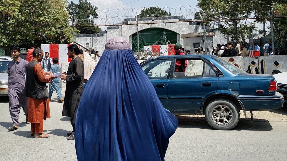  Studentja afgane: Shtatë ditë me talibanët – “Hej botë, të intereson se çfarë ndodh këtu?”