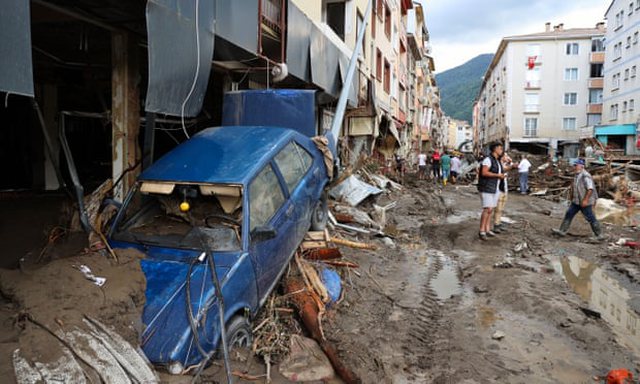  Katastrofë nga përmbytjet në Turqi, shkon në 38 numri i viktimave