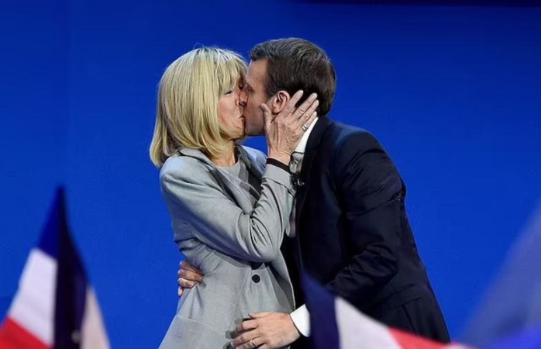  Presidenti francez Macron, e telefonon gruan çdo gjysmë ore