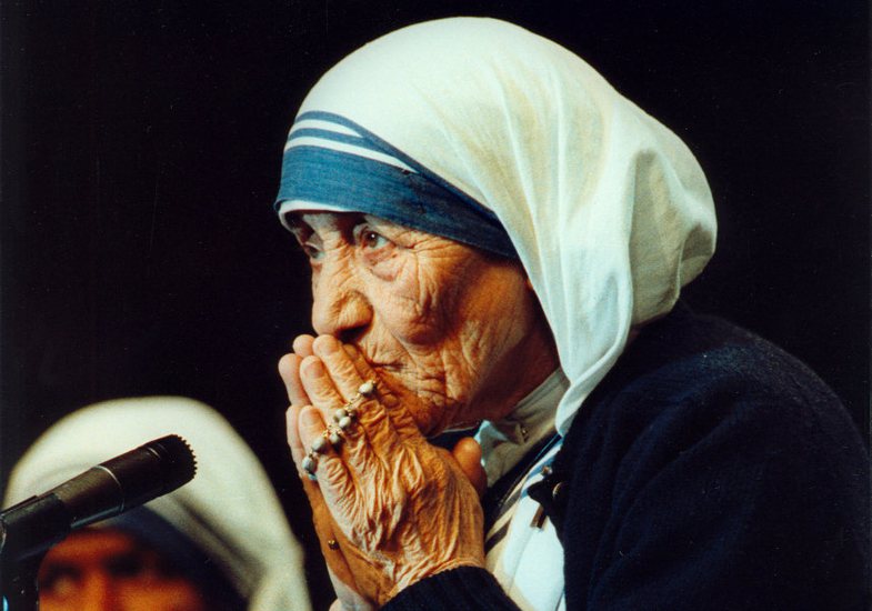  5 vite nga dita kur Nënë Tereza iu bashkua shenjtorëve: 8 fakte që duhet t’i dini!