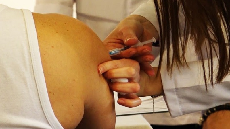  Mjekët sugjerojnë vaksinimin e fëmijëve, pritet vendimi i Ministrisë së Shëndetësisë