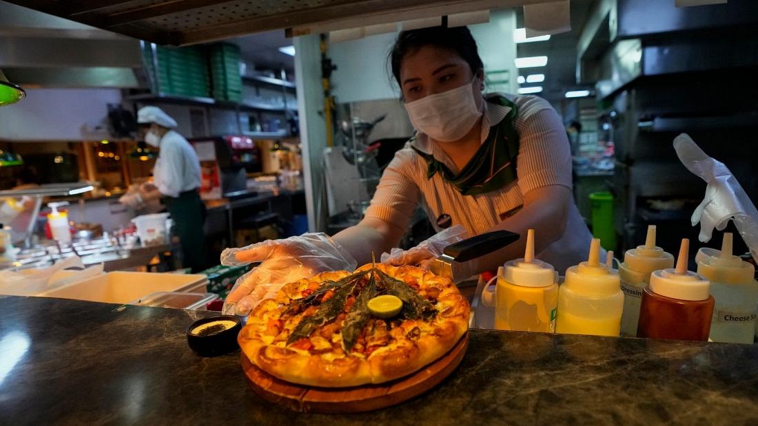  Pica me kanabis, trendi më i ri i ushqimit në Tajlandë