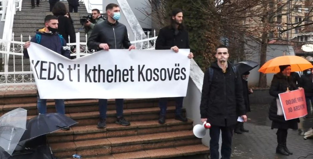  Sot është protestuar kundër reduktimeve të rrymës, është kërkuar edhe dorëheqja e ministres Rizvanolli