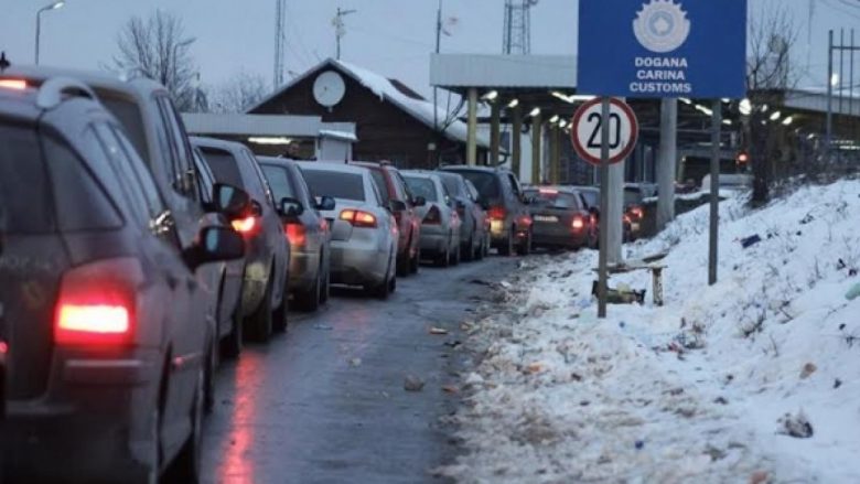  Bashkëatdhetarët fillojnë të dalin nga Kosova, pritja në kufi deri në 40 minuta