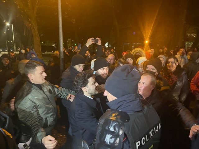  Abazoviç përplaset me protestuesit: ‘Kurrë nuk kam tradhtuar njeri’