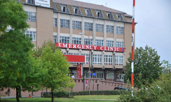  Flet mjeku kujdestar: Nëntë të lënduar, njëri prej tyre në gjendje të rëndë nga aksidenti Prishtinë-Podujevë