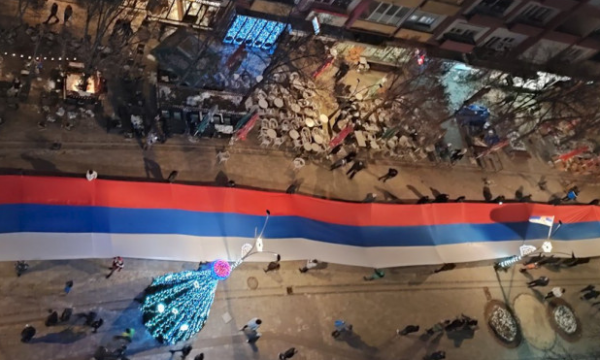  VIDEO/ Shpaloset flamuri 250 metra i Serbisë në veri të Kosovës