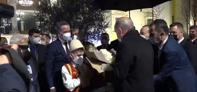  Erdogan inauguron xhaminë e restauruar të E’them Beut