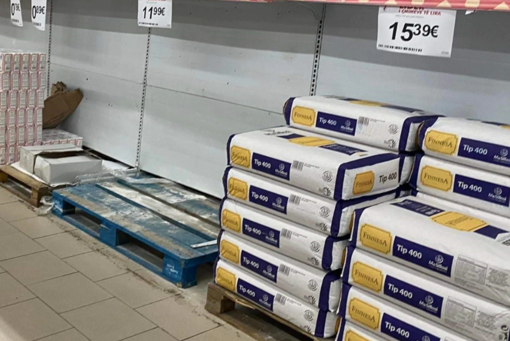  Pse kosovarët po blejnë miell kur qeveria thotë se nuk ka nevojë?