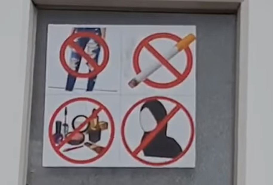  Ndodh edhe kjo: Shamia bashkë me cigaret, grimin’ e pantollonat e shkyer të ndaluara në shkollë (VIDEO)