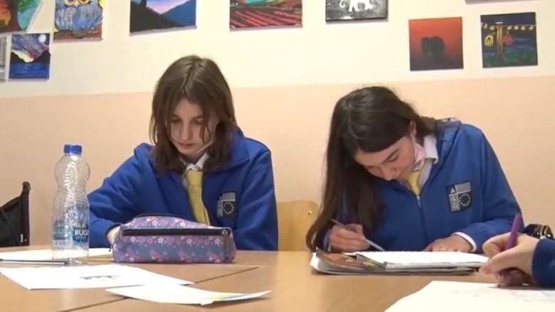  Dy nxënëse të ardhura nga Ukraina, filluan mësimin në Prizren