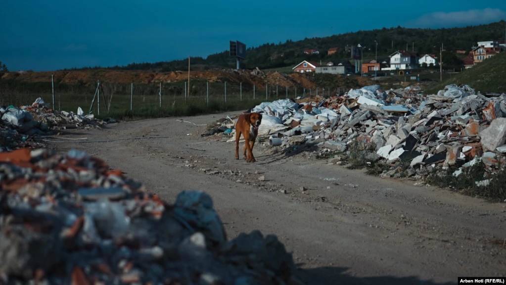  Fshati Lebanë ngufatet nga mbeturinat