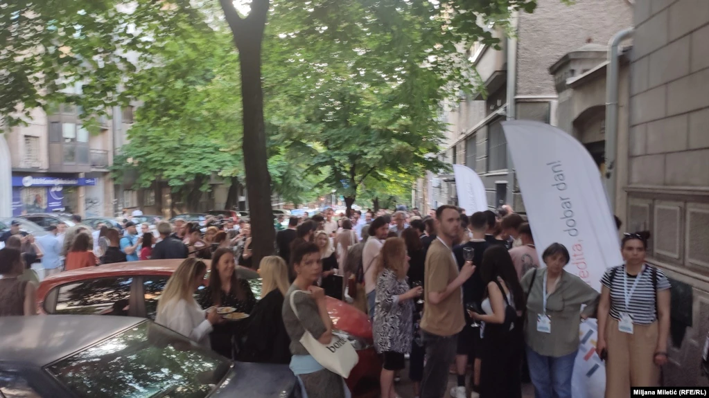  “Mirëdita, dobar dan” në Beograd – Panik pas alarmit për bombë