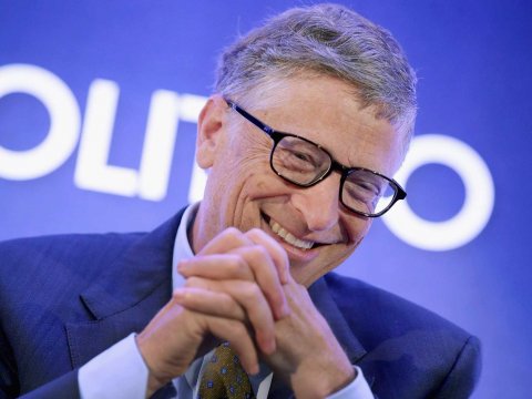  Bill Gates përdor smartfon me ekran me palosje dhe nuk është prodhuar nga Microsoft