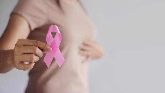  Gratë me kancer të pashërueshëm të gjirit tani mund të marrin një medikament imunoterapie që zgjat jetën në Mbretërinë e Bashkuar