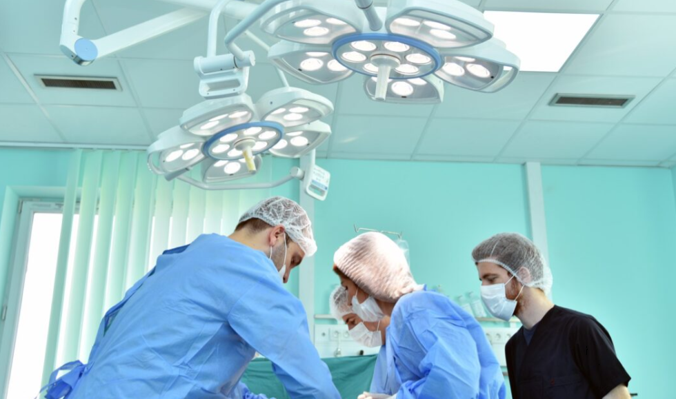  Mbi 1,700 pacientë në pritje për ndërhyrje në vena në Kirurgjinë Vaskulare