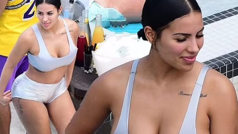  E dashura e Kanye West, Chaney Jones shfaqet nga pishina … (Fotot)