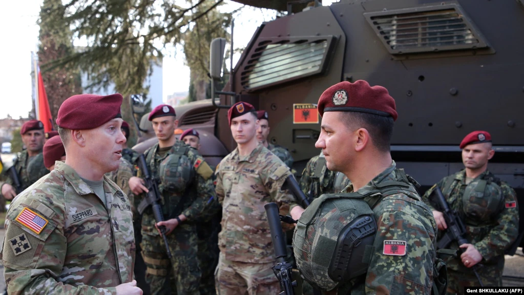  SHBA-ja i jep Shqipërisë 17 milionë dollarë për ushtrinë