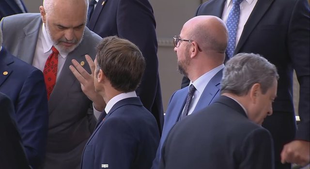  FOTO/ Rama shfaqet i nervozuar pas takimit në BE, ‘i kërkon llogari’ Macron dhe Michel
