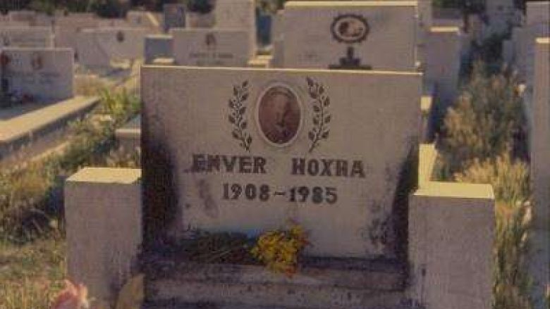  Njëzetë roje të varrit të Enver Hoxhës, përfunduan në Psikiatri: Dëgjonim zhurma, ulërima, britma…!?