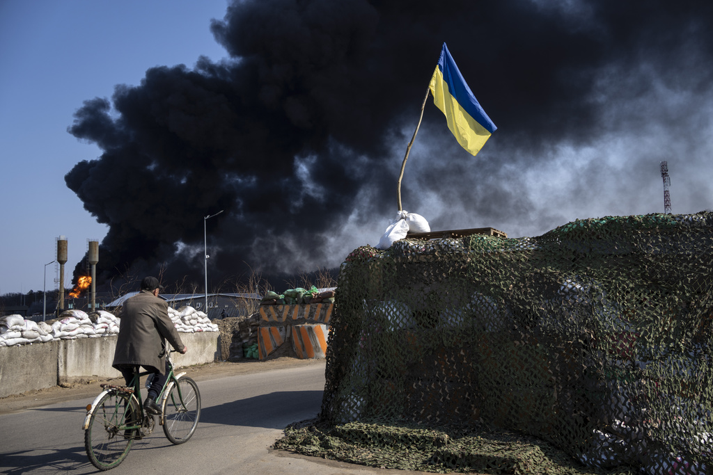  Ukraina apelon për ndihmë, thotë se po i mbarojnë armët