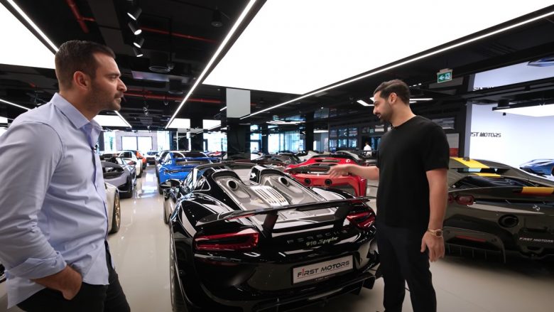  Me mbi 100 milionë dollarë vlerë, ekspozita e këtij tregtari të veturave në Dubai do t’ju lë pa fjalë!