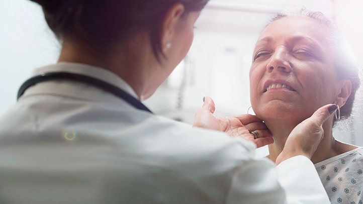  Gjëndra tiroide dërgon tri shenja për ndihmë: Kur duhet të shkoni te mjeku për shkak të çrregullimit hormonal