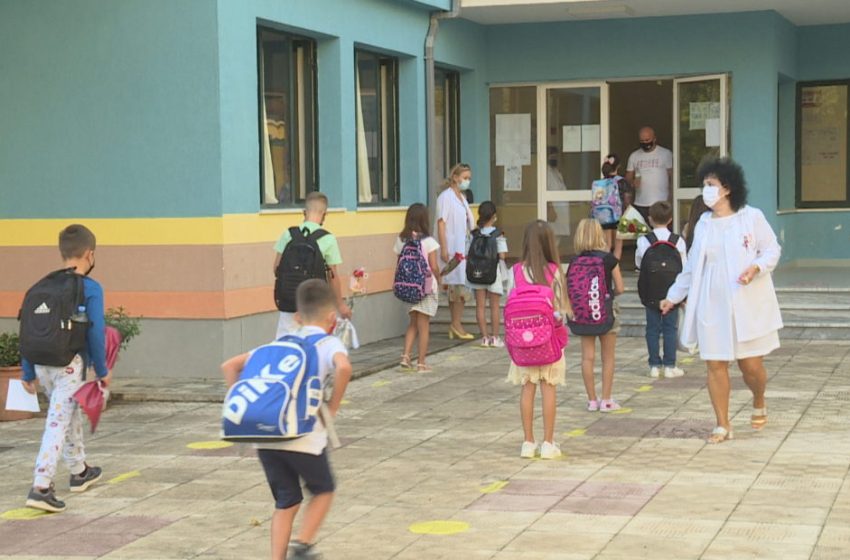  Ministria e Arsimit: Nesër fillon mësimi, kryetari i SBASHK-ut nuk ka të drejtë t’i mbyllë shkollat