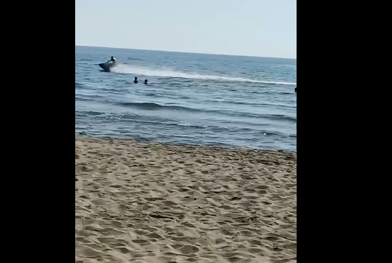  Skafistët nuk mbushen mend – Sërish me shpejtësi të madhe pranë njerëzve në plazh