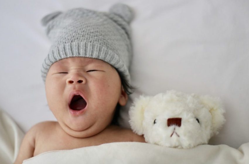  Si vihen foshnjat në gjumë për 13 minuta?!