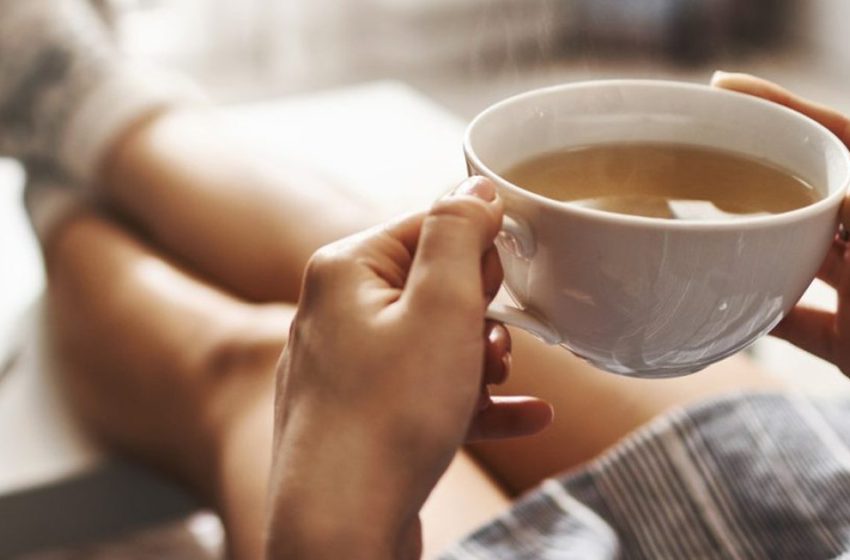  Pse është mirë të pini nga një gotë çaj çdo ditë?