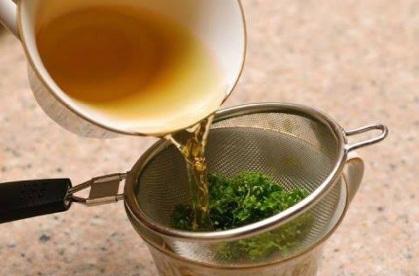  Çaj me majdanoz për të pastruar mëlçinë