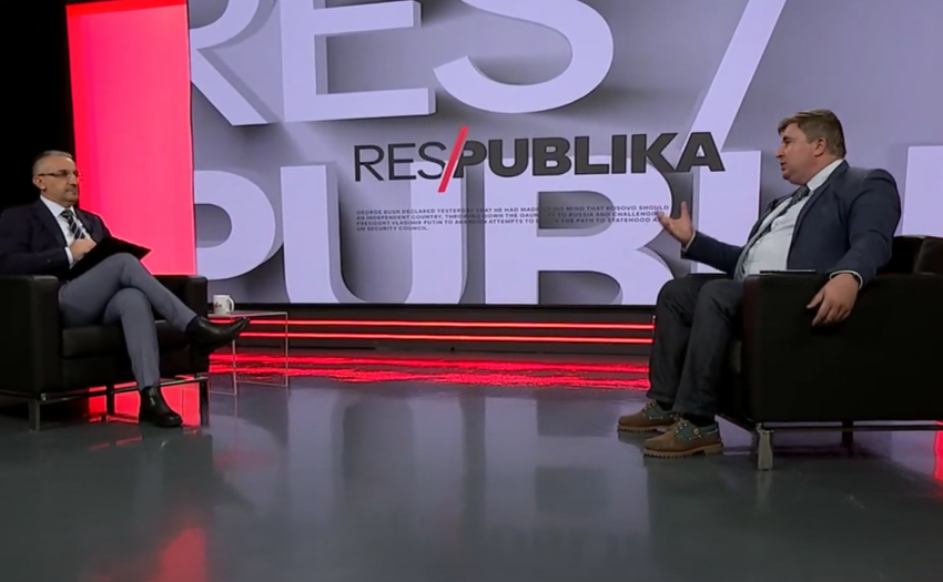  Res/Publika: “Kurti nën grackën e Vuçiqit”