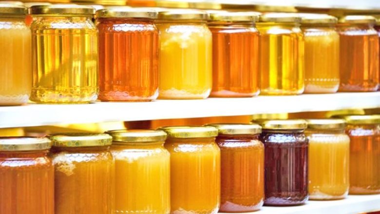  Policia sekuestron mjaltë dhe djathë të kontrabanduar në Prevallë