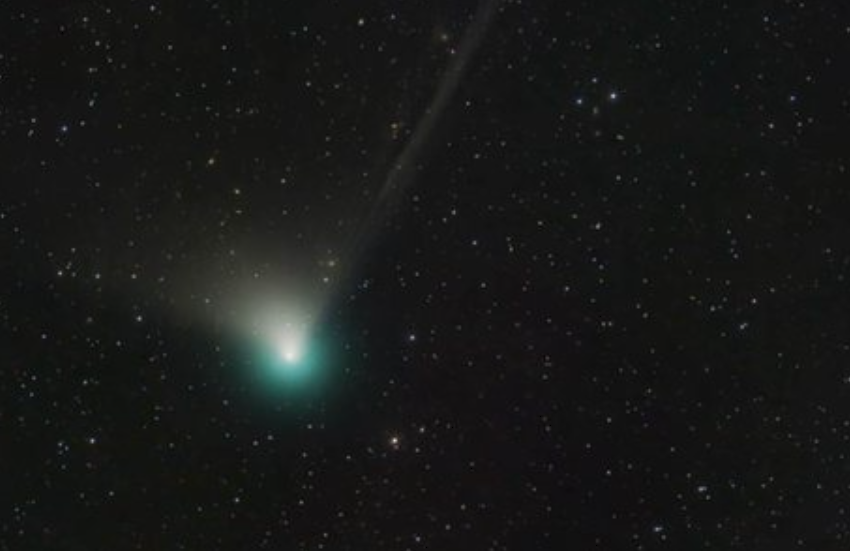  Kometë e rrallë e gjelbër po i afrohet Tokës për herë të parë në 50,000 vjet!