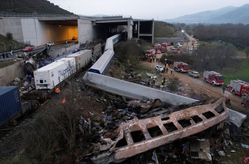  Të paktën 36 persona të vdekur nga përplasja e trenave në Greqi