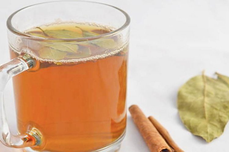  Çaji i dafinës me kanellë për rënien e shëndetshme në peshë