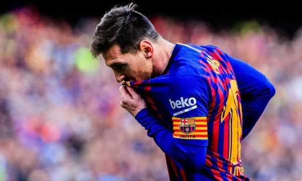  Barcelona i hyn negociatave me një numër sponsorësh për të mundësuar rikthimin e Messit